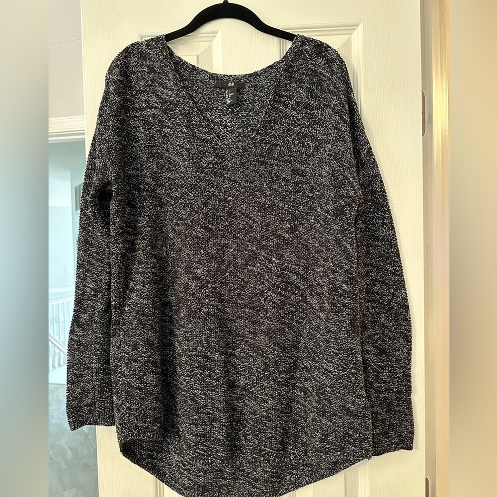 Black and White H&M V-neck Sweater size Small Women’s